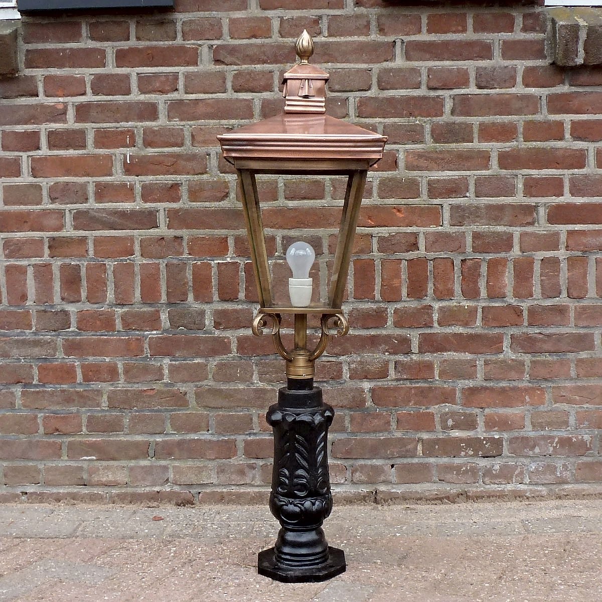 E11. Plantdeco klein + koper kap 4k 70. Hoogte: 110 cm