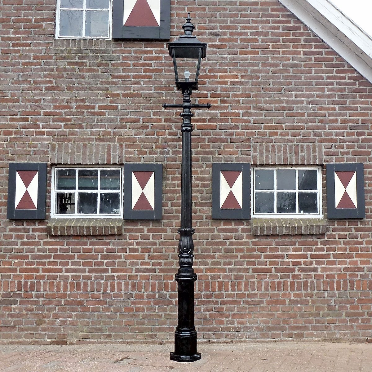 E138. Doetinchem + rechte ladder + kap 4k extra groot. Hoogte: 317 cm