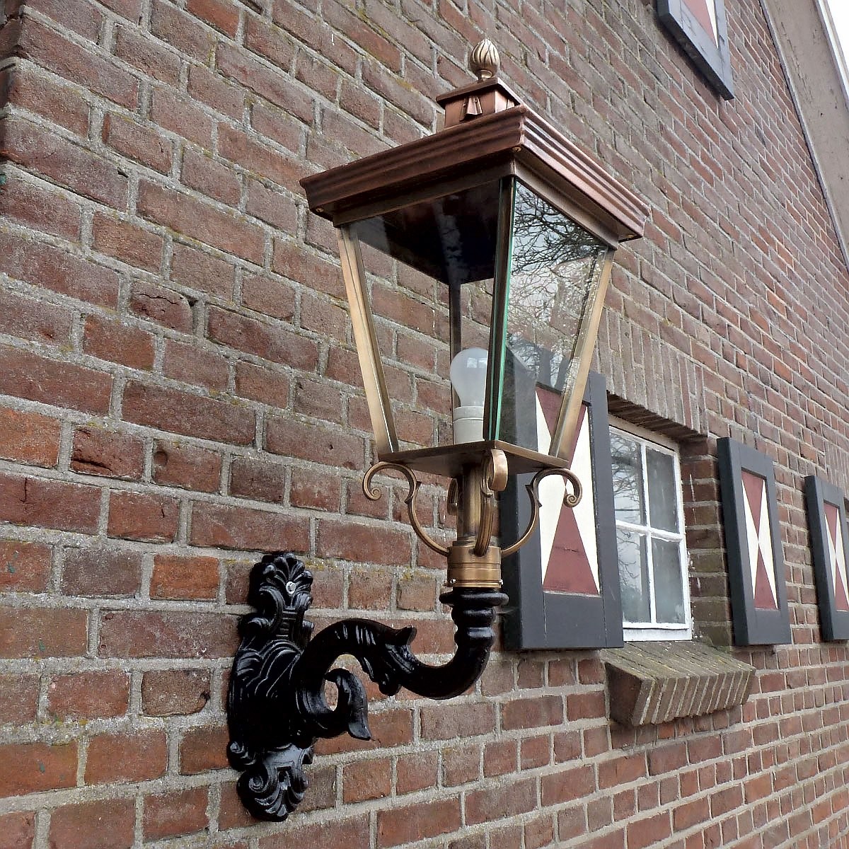 E162. S-arm groot + koper kap 4k 70. Hoogte: 97 cm