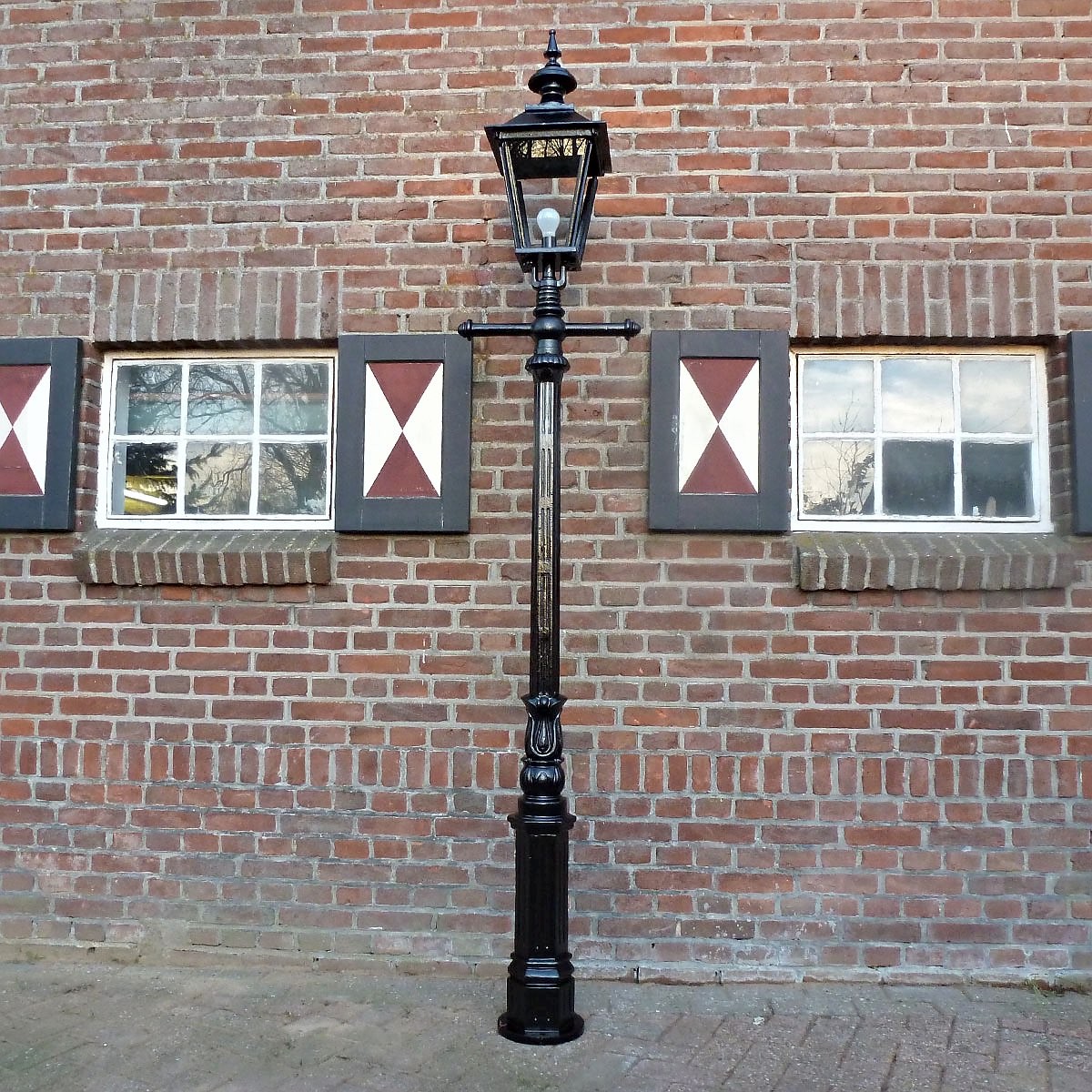 E243. M1 large + rechte ladder + kap 4k groot. Hoogte: 257 cm