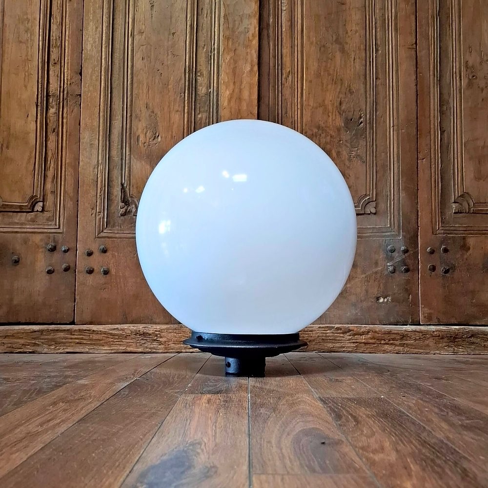 E329. Lumina globe lantaarn 30. Hoogte: 37 cm.