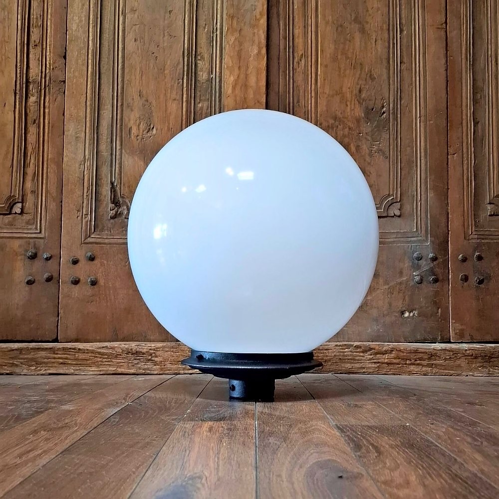 E330. Lumina globe lantaarn 40. Hoogte: 47.5 cm.
