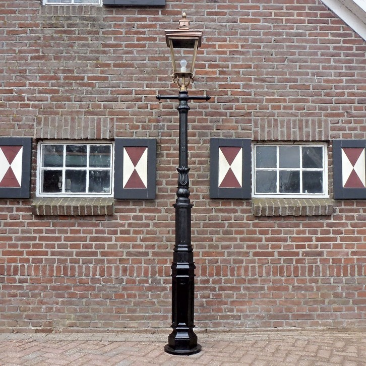 E127. M2 + rechte ladder + koper kap 4k 70. Hoogte: 287 cm