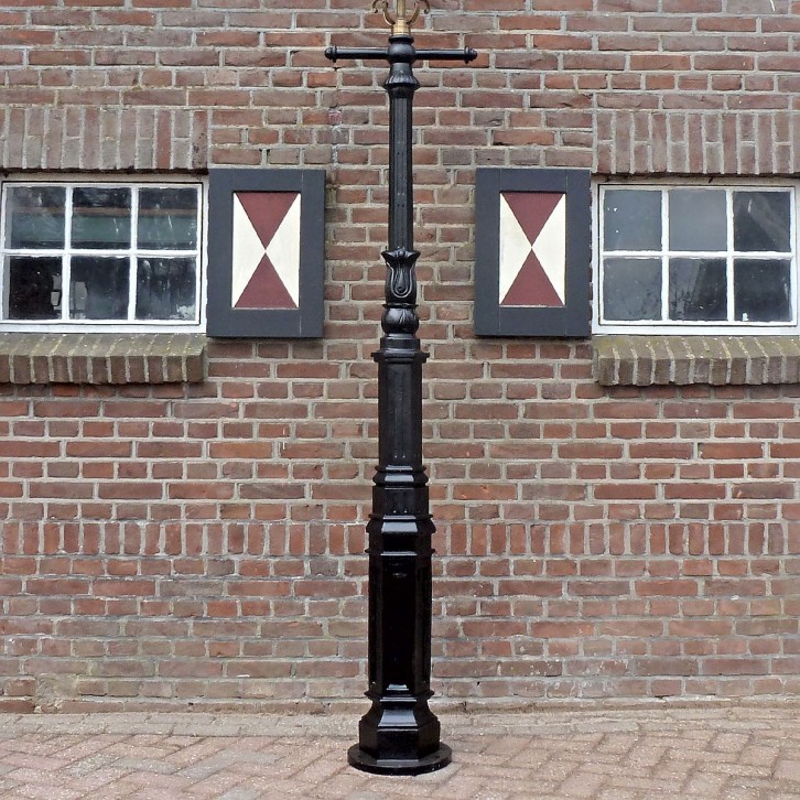 E127. M2 + rechte ladder + koper kap 4k 70. Hoogte: 287 cm