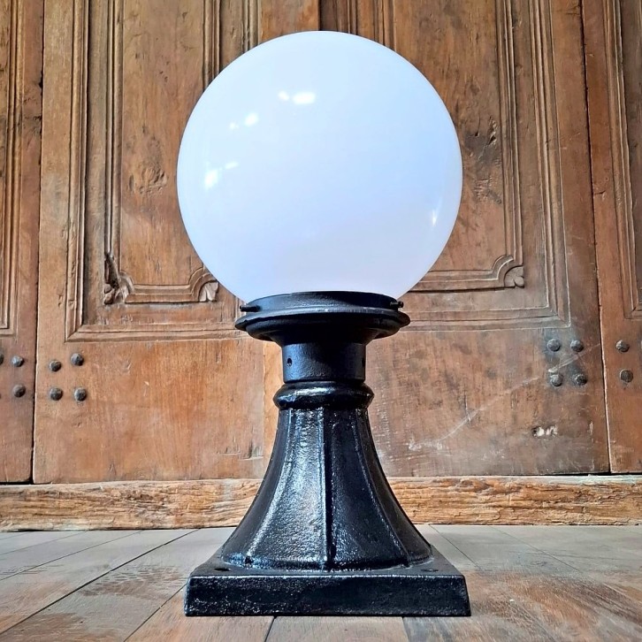 E292. Groenlo + lumina globe lantaarn 25. Hoogte: 51 cm.