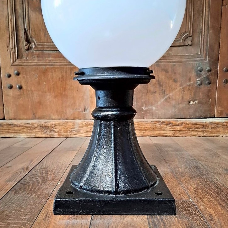 E292. Groenlo + lumina globe lantaarn 25. Hoogte: 51 cm.