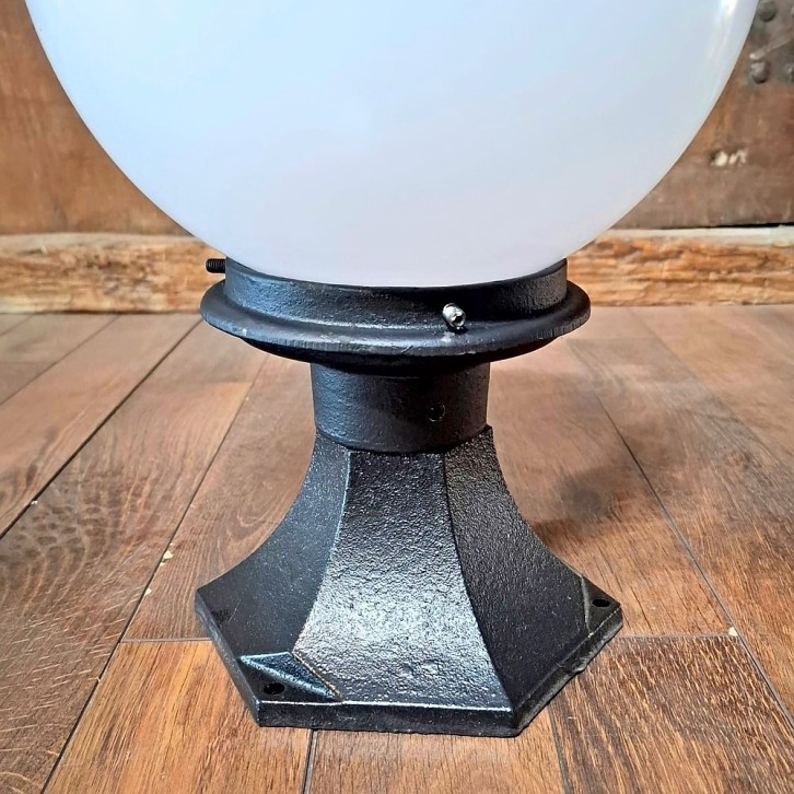 E293. Hengelo + lumina globe lantaarn 25. Hoogte: 46 cm.