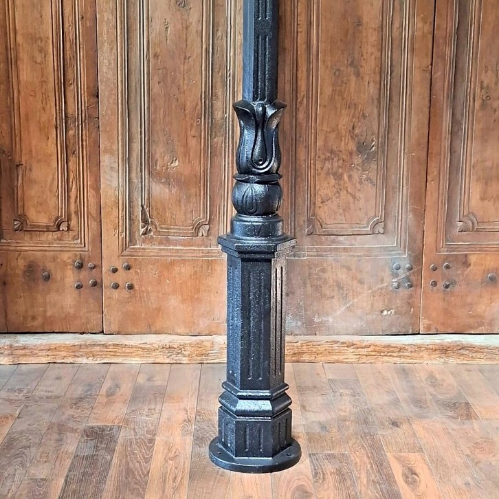 E307. M1 large + lumina globe lantaarn 30. Hoogte: 207 cm.