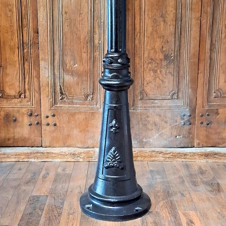 E314. Rotterdammer + rechte ladder + lumina globe lantaarn 40. Hoogte: 233.5 cm.